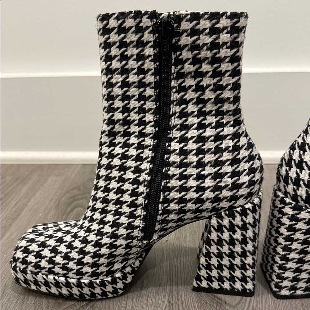 Gianni Bini So-Retro platform block heel bootie in houndstooth print - Picture 6 of 13